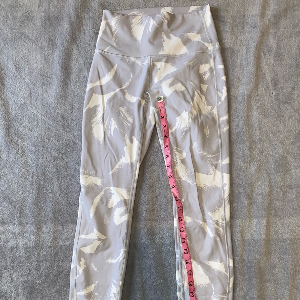 *SOLD* Lululemon Wonder Under 4